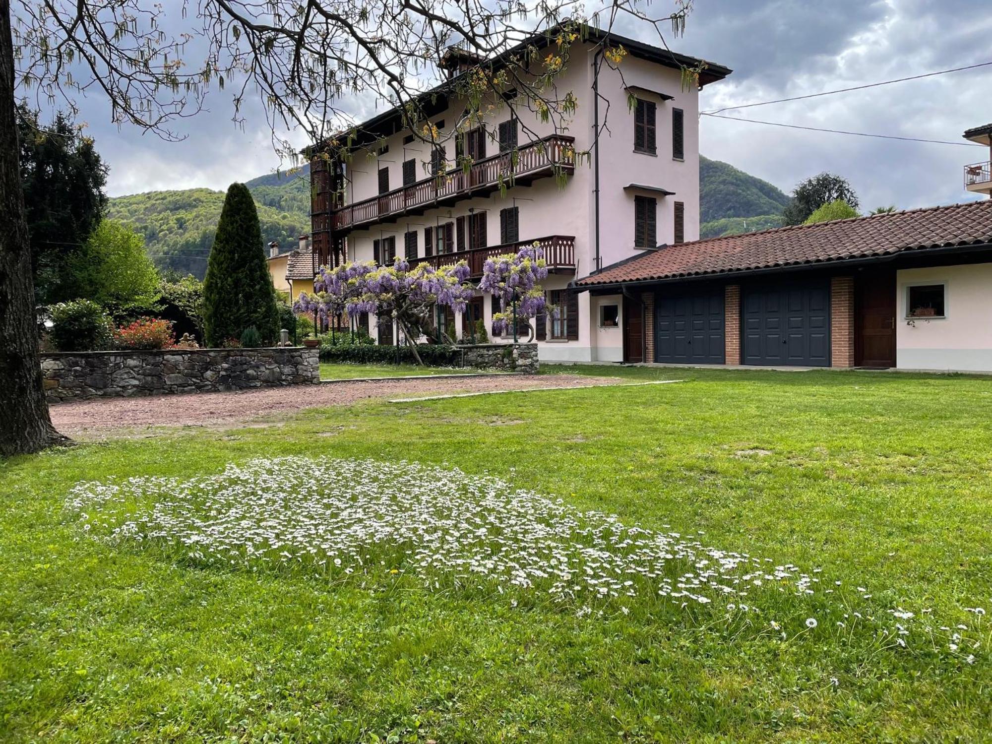Dimora Fiorita Junior My Holiday Home Varallo Exteriér fotografie